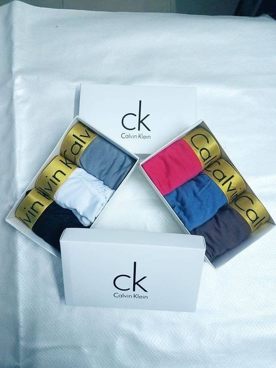 Pack x6 de Bóxers Calvin Klein + Medias Free